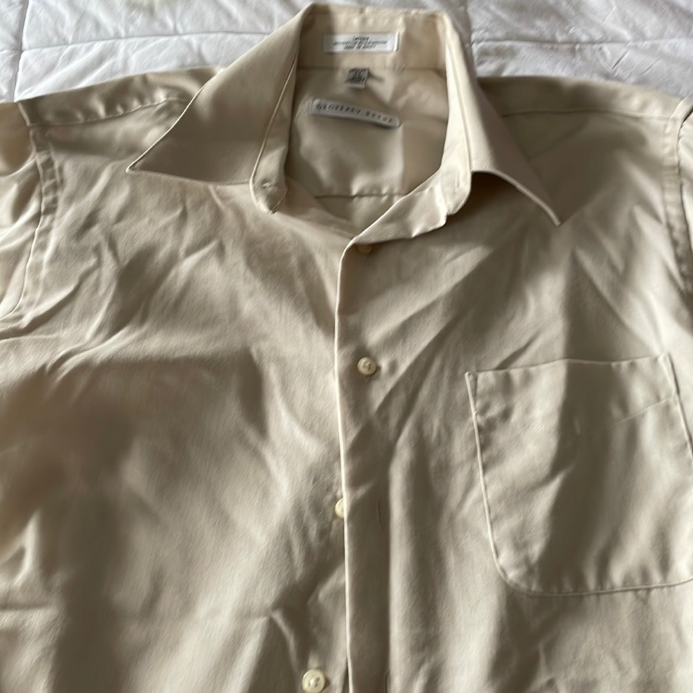 Champagne colored sateen Geoffrey Beene dress shirt size M- 15 1/2; 34/35